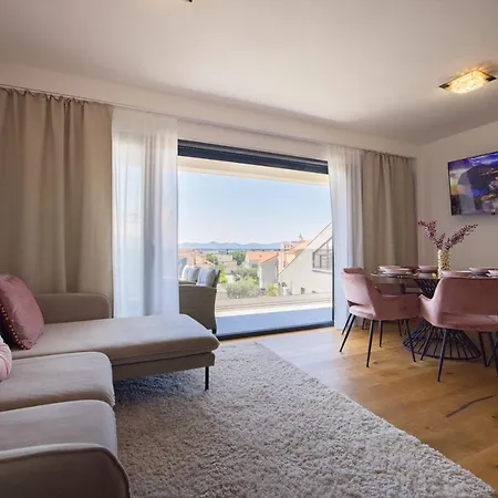 Lola's Luxury Zadar
