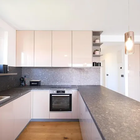 Lola's Luxury Apartment *