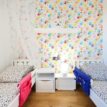 Lola's Luxury *