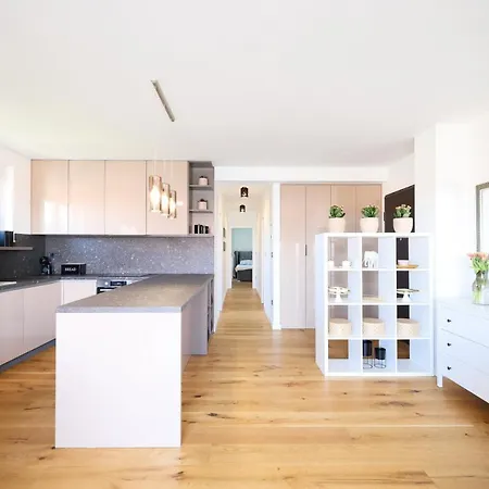 Lola's Luxury Apartment