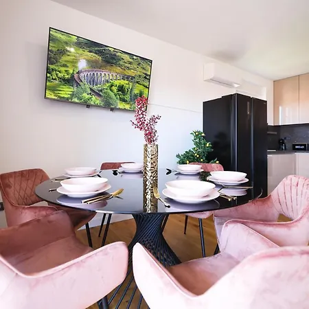 Lola's Luxury Apartment *